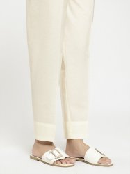 <img class='new_mark_img1' src='https://img.shop-pro.jp/img/new/icons8.gif' style='border:none;display:inline;margin:0px;padding:0px;width:auto;' />CAMBRIC STRAIGHT TROUSER OFF-WHITE