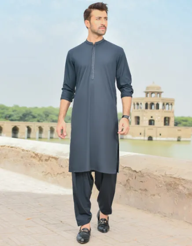 <img class='new_mark_img1' src='https://img.shop-pro.jp/img/new/icons8.gif' style='border:none;display:inline;margin:0px;padding:0px;width:auto;' />CHARCOAL GREY BLENDED KAMEEZ SHALWAR 