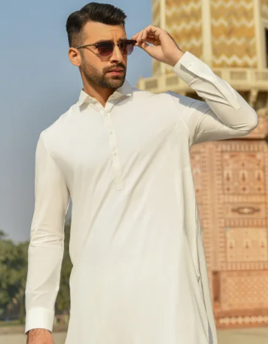 <img class='new_mark_img1' src='https://img.shop-pro.jp/img/new/icons8.gif' style='border:none;display:inline;margin:0px;padding:0px;width:auto;' />OFF WHITE KAMEEZ SHALWAR 