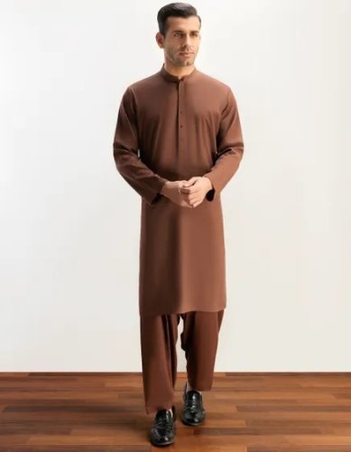 <img class='new_mark_img1' src='https://img.shop-pro.jp/img/new/icons8.gif' style='border:none;display:inline;margin:0px;padding:0px;width:auto;' />J. (Junaid Jamshed) BROWN BLENDED KAMEEZ SHALWAR





