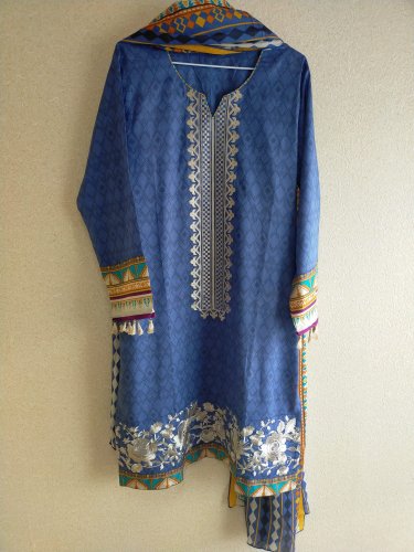 <img class='new_mark_img1' src='https://img.shop-pro.jp/img/new/icons20.gif' style='border:none;display:inline;margin:0px;padding:0px;width:auto;' />Embroidered Khaadi 2 piece Shirt and Dupatta