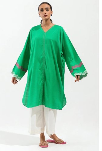 <img class='new_mark_img1' src='https://img.shop-pro.jp/img/new/icons8.gif' style='border:none;display:inline;margin:0px;padding:0px;width:auto;' />BeechTree Embroidered Solid Green Shirt