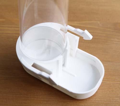 筒型水・エサ入れ（白色のみ） | 鳥用水入れ・エサ入れ - とり