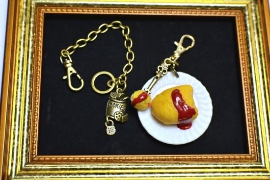 オムライス・食べかけタイプ ミニバックチャーム - ねんどぶ アート