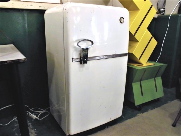 ☆昭和レトロ National ナショナル 取っ手付き ビンテージ 冷蔵庫 NR-33 ジャンク インテリア オブジェとして 昭和30年代