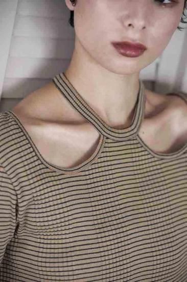 Mignon BD Loop Neck Harf Tee - Loro