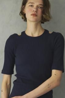 <img class='new_mark_img1' src='https://img.shop-pro.jp/img/new/icons14.gif' style='border:none;display:inline;margin:0px;padding:0px;width:auto;' />Rib Shoulder Hole Tee