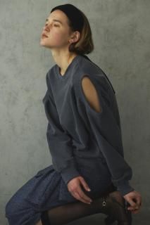 <img class='new_mark_img1' src='https://img.shop-pro.jp/img/new/icons14.gif' style='border:none;display:inline;margin:0px;padding:0px;width:auto;' />Shoulder Open Sweat