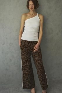 <img class='new_mark_img1' src='https://img.shop-pro.jp/img/new/icons14.gif' style='border:none;display:inline;margin:0px;padding:0px;width:auto;' />Leopard Line Pants