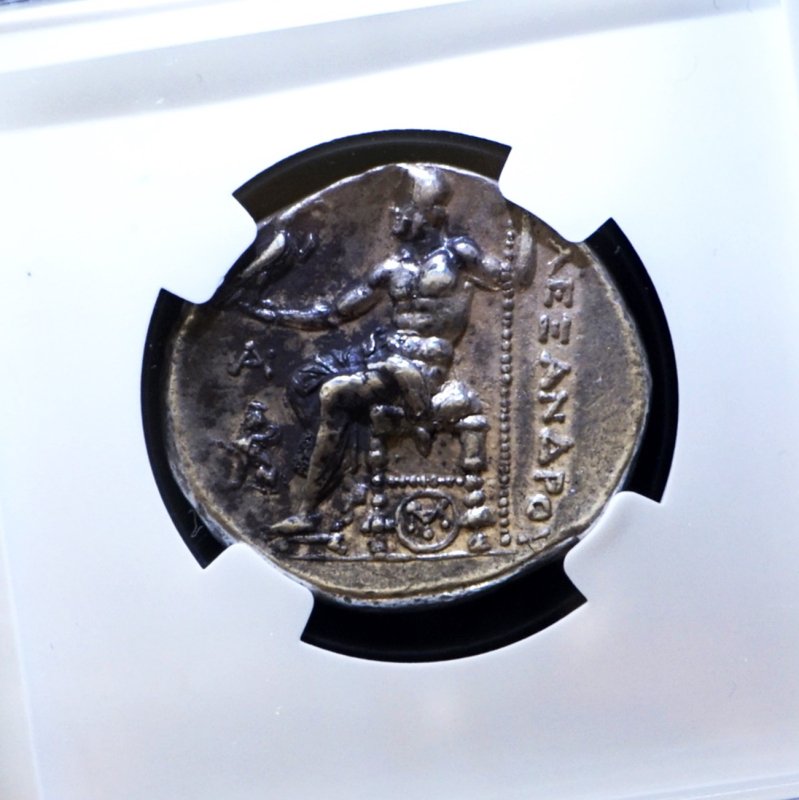 古代マケドニア アレキサンダー大王 ヘラクレス/ゼウス座像 テトラドラクマ銀貨 NGC ChXF 3/5 3/5 - 名古屋 創業65年 時遊屋 古銭・ アンティークコイン・切手専門店