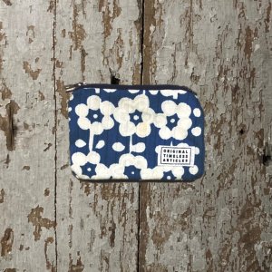 ORIGINAL TIMELESS ARTICLES<br/>VINTAGE FABRIC POUCH<br/>White Flower on Blue