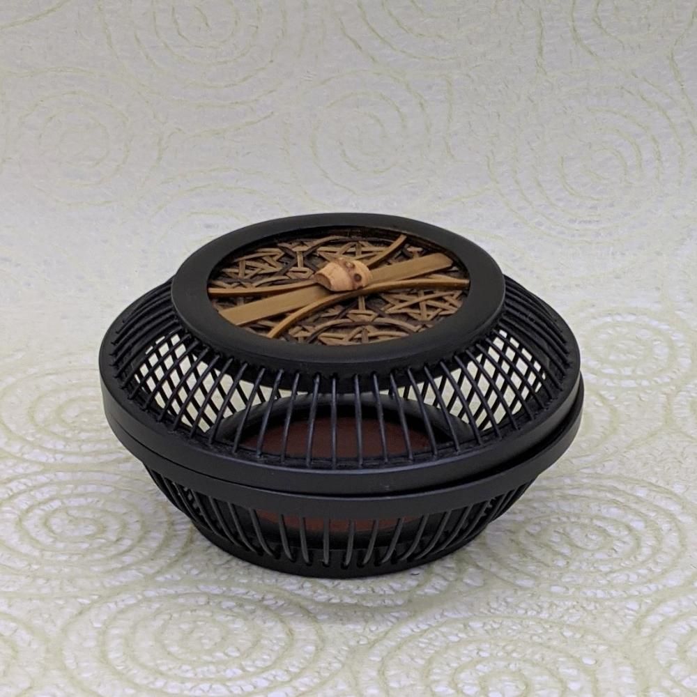 李朝家具　鳥の小物入れ　木彫り　竹編み　工芸品　蓋付き小物入れ 李朝家具 鳥の小物入れ 木彫り 竹編み 工芸品 蓋付き小物入れ