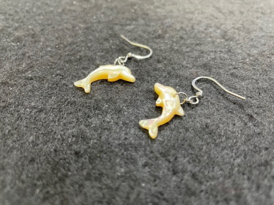 イルカピアス 夜光貝ピアス - 夜光貝アクセサリー｜夜光貝ピアス 