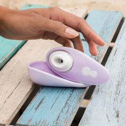 Womanizer ウーマナイザー 吸うやつ ラブトイ プレジャーアイテム デリケートゾーン フェムケア ｜  女性特有のデリケートなお悩みに優しく寄り添うフェムテック専門通販 PIBOLA.