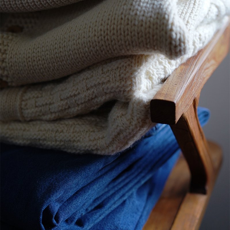 BATONER バトナー】SPREAD ARAN CREW NECK CARDIGAN NATURAL - in-and 