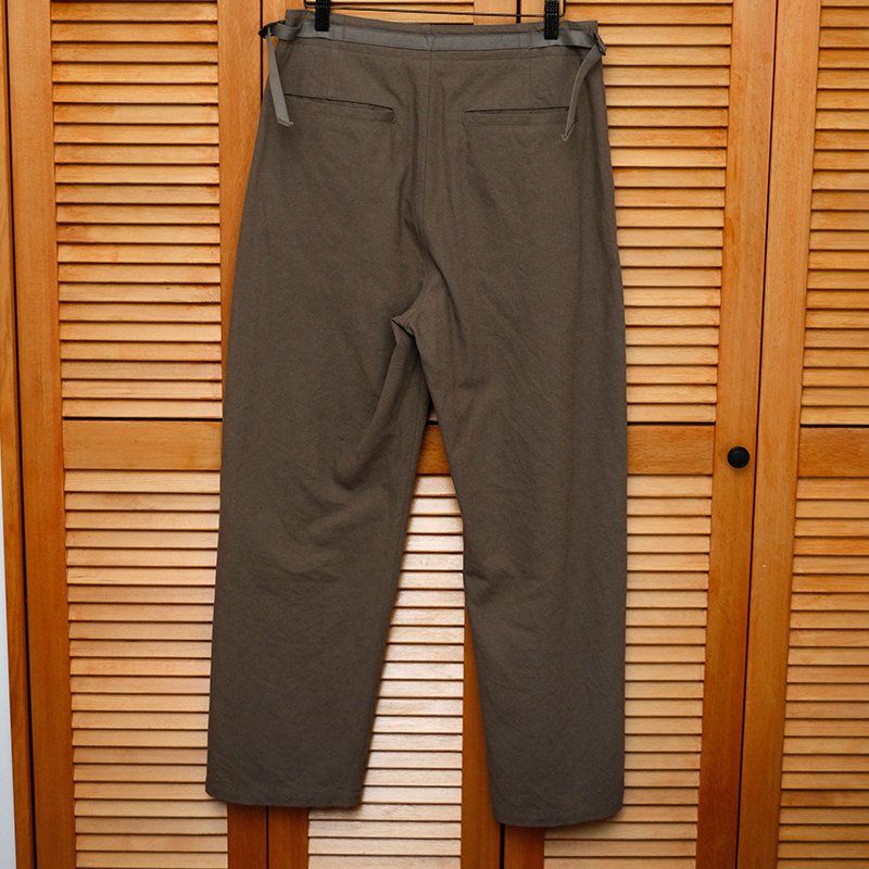 【ULTERIOR アルテリア】DRY CHAMBRAY GABARDINE MIL-TROUSER TAUPE GREY -  in-and-out(インアンドアウト)