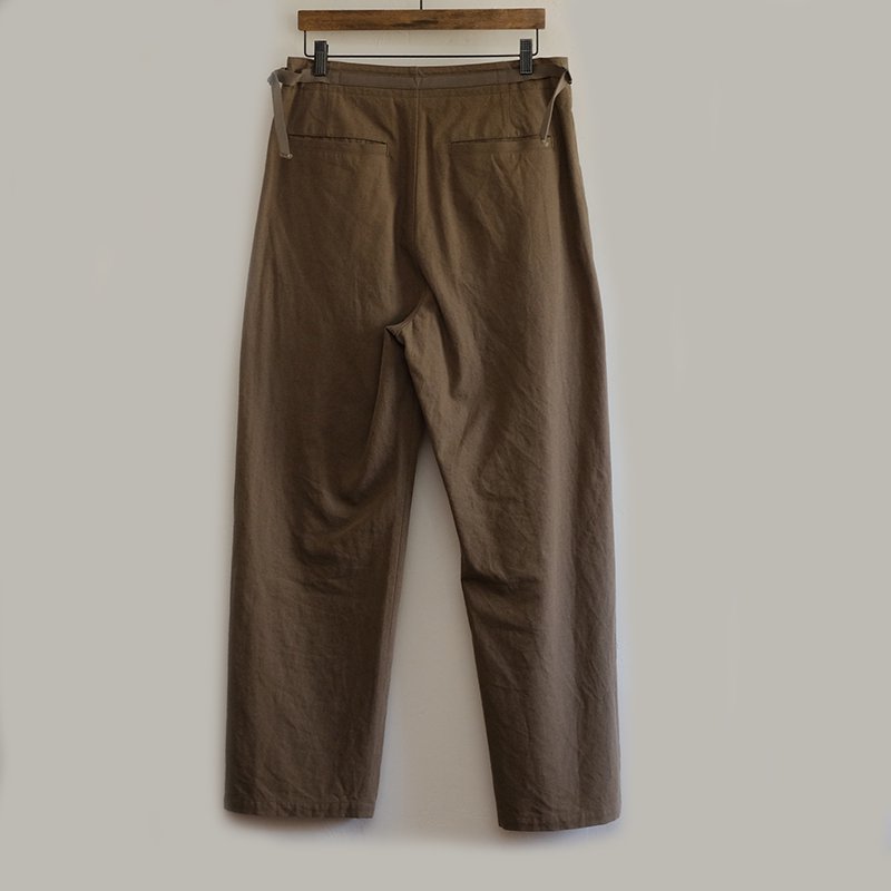 【ULTERIOR アルテリア】DRY CHAMBRAY GABARDINE MIL-TROUSER TAUPE GREY -  in-and-out(インアンドアウト)