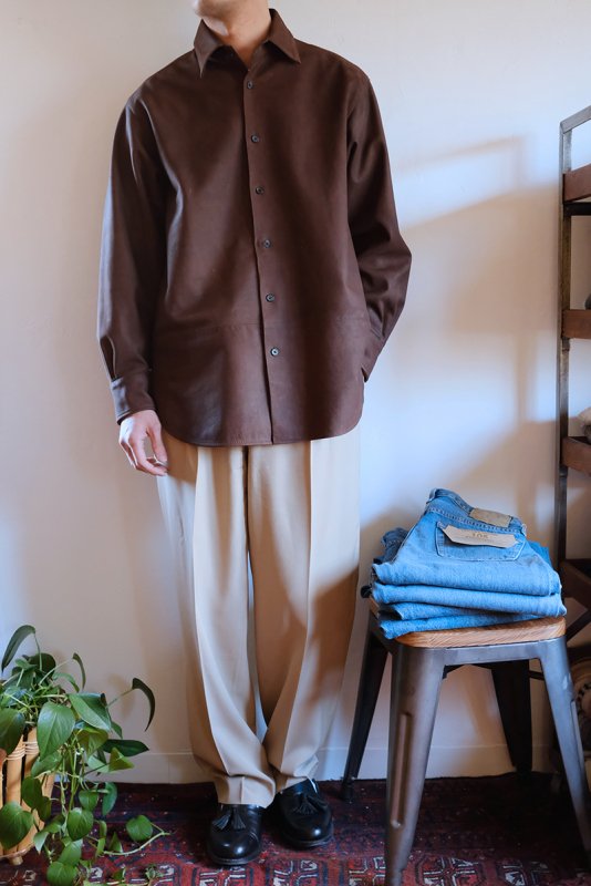 CCU シーシーユー】“NEAT” REGULAR COLLAR SHIRT BROWN - in-and-out