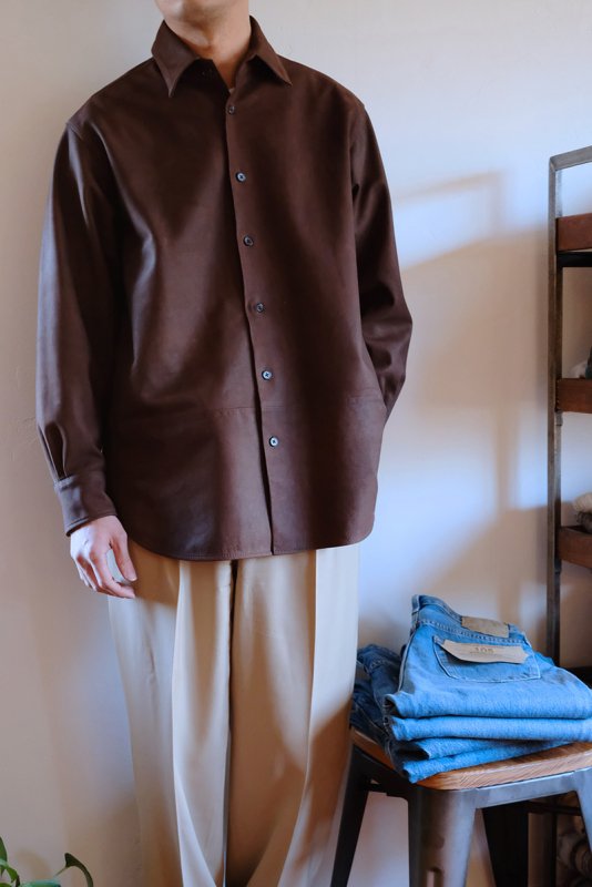 【CCU シーシーユー】“NEAT” REGULAR COLLAR SHIRT BROWN - in-and-out(インアンドアウト)