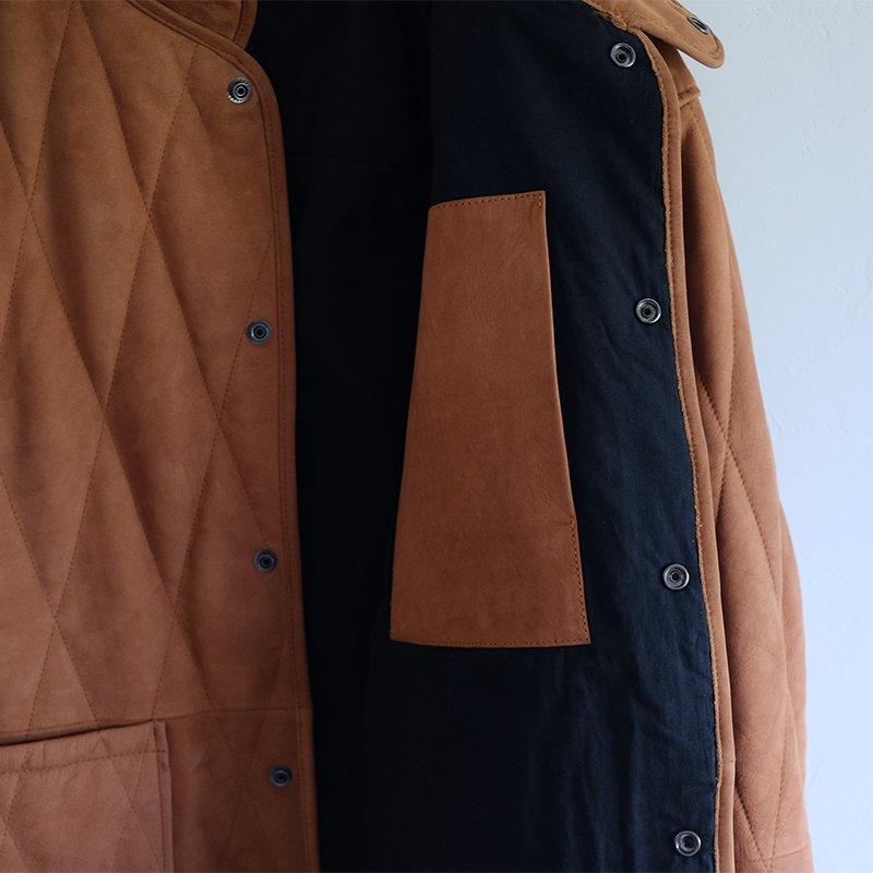 【CCU シーシーユー】“JACK” HALF COAT WITH QUILTED PADDING COW NUBUCK CAMEL -  in-and-out(インアンドアウト)