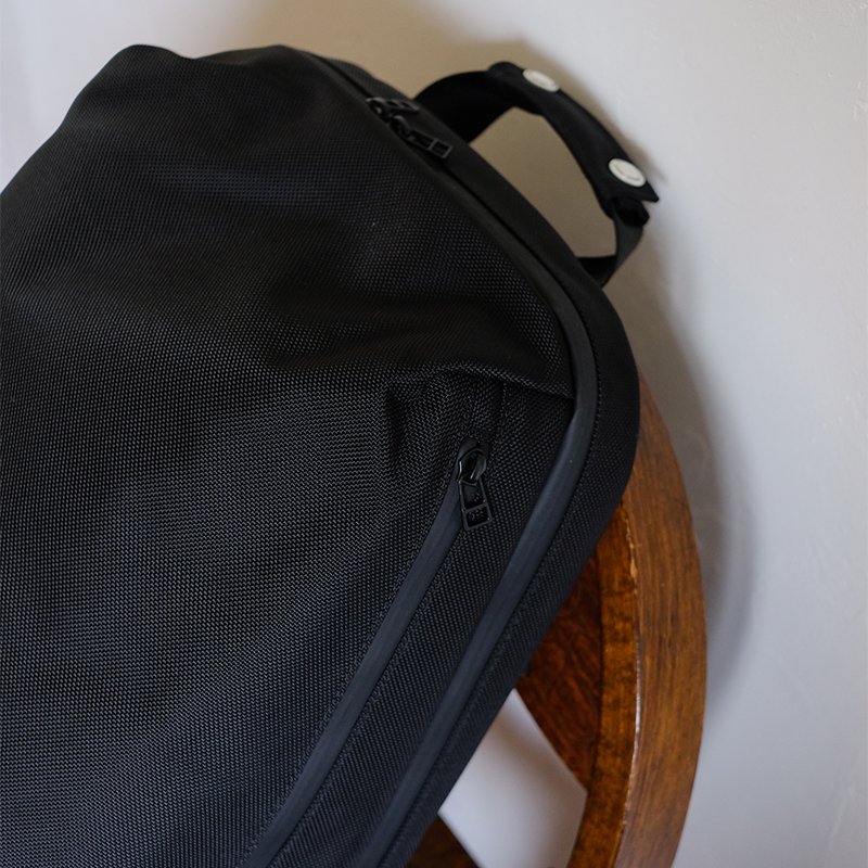 UNIVERSAL PRODUCTS ユニバーサルプロダクツ】NEW UTILITY BAG BLACK - in-and-out(インアンドアウト)