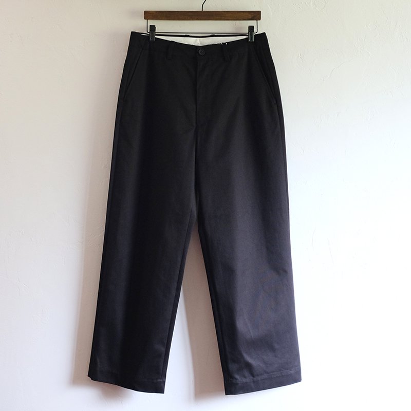 UNIVERSAL PRODUCTS ˥СץġNO TUCK CHINO TROUSERS BLACK