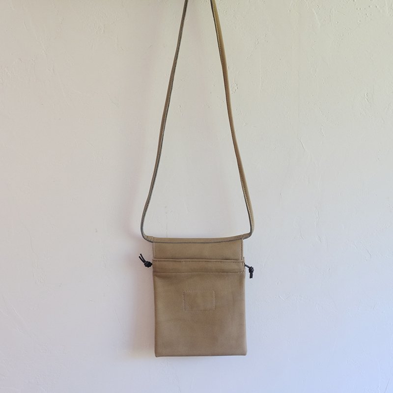 【20/80 トウェンティーエイティー】SHRINK LEATHER RED CROSSS SHOULDER BAG GREY -  in-and-out(インアンドアウト)