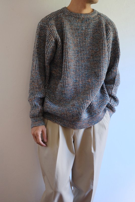 【bukht ブフト】CRAZY COLOR WAFFLE CREW SWEATER BLUE - in-and-out(インアンドアウト)