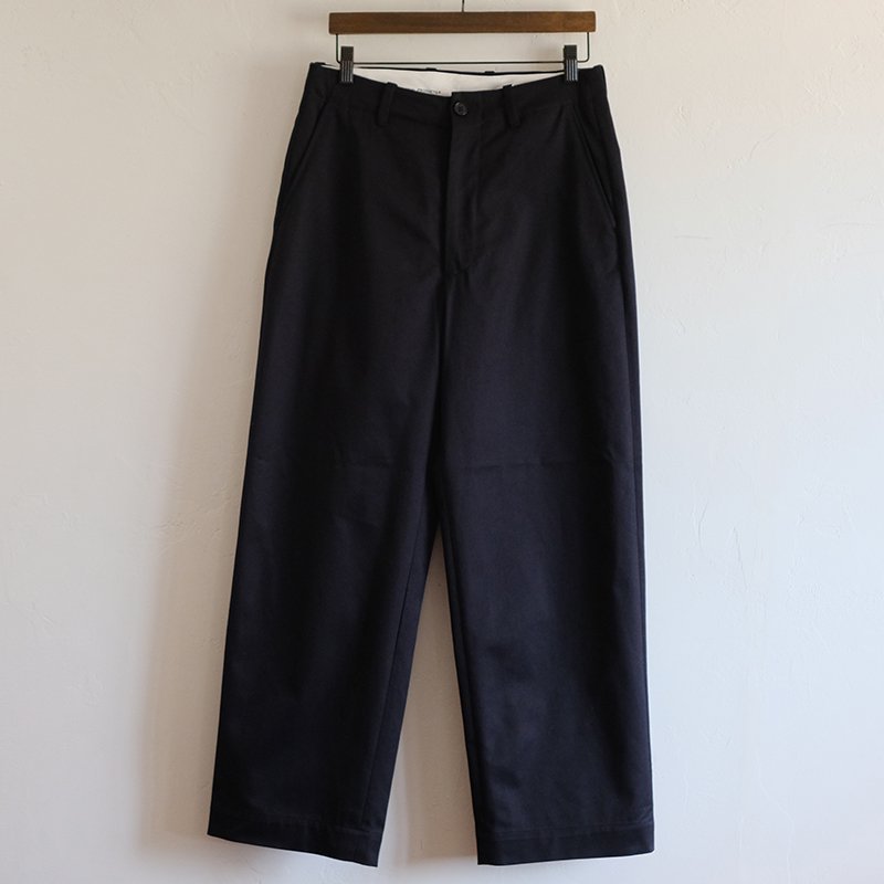 UNIVERSAL PRODUCTS ˥СץġNO TUCK CHINO TROUSERS NAVY