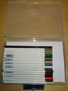 着彩用色鉛筆18本セット（ケース付き）