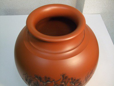 正弥作 朱泥花瓶（牡丹彫り8号細） - 常滑焼 陶器 陶磁器 販売・通販 