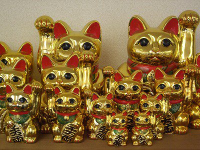 招き猫（3号金）手長 - 常滑焼 陶器 陶磁器 販売・通販 豊和製陶
