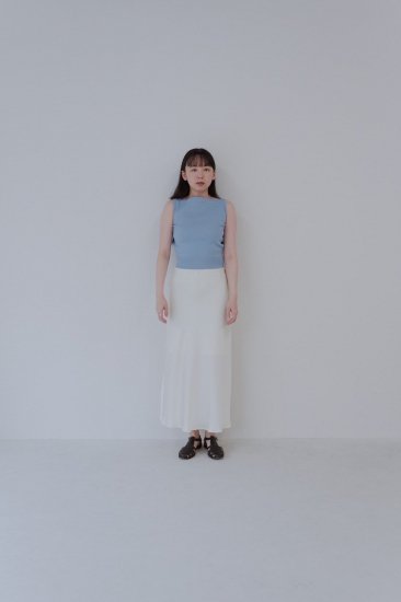 Back satin drape skirt/vanilla