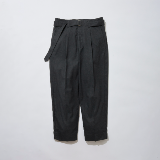 <img class='new_mark_img1' src='https://img.shop-pro.jp/img/new/icons5.gif' style='border:none;display:inline;margin:0px;padding:0px;width:auto;' />KUONBelted Tapered Trousers (DARK GRAY)