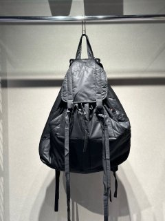 <img class='new_mark_img1' src='https://img.shop-pro.jp/img/new/icons5.gif' style='border:none;display:inline;margin:0px;padding:0px;width:auto;' />CASEY CASEYMILI BACKPACK - LACQED (BLACK)