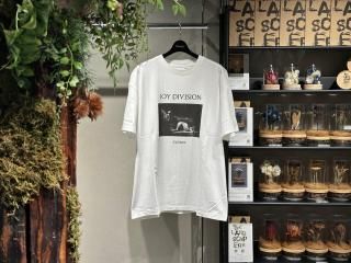 <img class='new_mark_img1' src='https://img.shop-pro.jp/img/new/icons5.gif' style='border:none;display:inline;margin:0px;padding:0px;width:auto;' />Insonnia PROJECTSJOY DIVISION "CLOSER" TEE (WHITE)