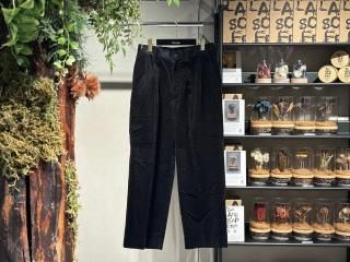 <img class='new_mark_img1' src='https://img.shop-pro.jp/img/new/icons5.gif' style='border:none;display:inline;margin:0px;padding:0px;width:auto;' />MARKAWARECLASSIC FIT DOUBLE PLEATED TROUSERS -ORGANIC COTTON 6-WALE CORDUROY- (BLACK)