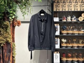 <img class='new_mark_img1' src='https://img.shop-pro.jp/img/new/icons5.gif' style='border:none;display:inline;margin:0px;padding:0px;width:auto;' />MARKAWAREHALF ZIP SERVICE JACKE -2/80 ORGANIC WOOL VIYELLA- (BLACK)