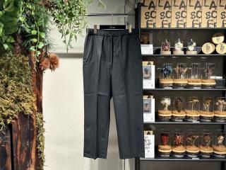 <img class='new_mark_img1' src='https://img.shop-pro.jp/img/new/icons5.gif' style='border:none;display:inline;margin:0px;padding:0px;width:auto;' />D+E+KDRAWLING WIDE TROUSERS (BLACK)