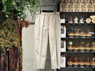 <img class='new_mark_img1' src='https://img.shop-pro.jp/img/new/icons5.gif' style='border:none;display:inline;margin:0px;padding:0px;width:auto;' />D+E+KDRAWLING WIDE TROUSERS (BEIGE)