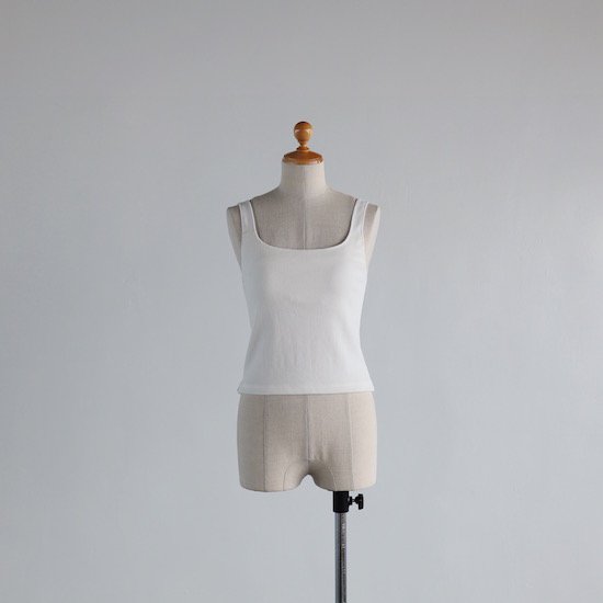 tres . CUP IN CAMISOLE . white