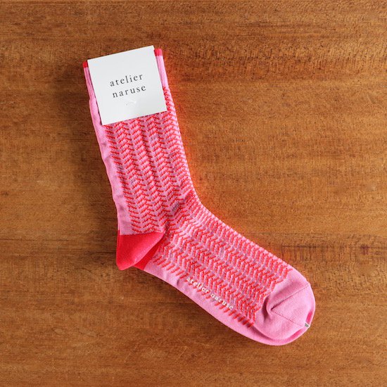 atelier naruse . cotton "herring-born" middle socks . pink