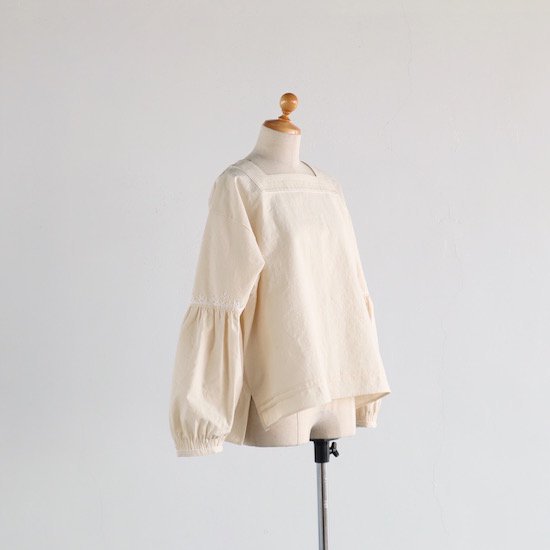 ASEEDONCLOUD . Fog collector's blouse . natural