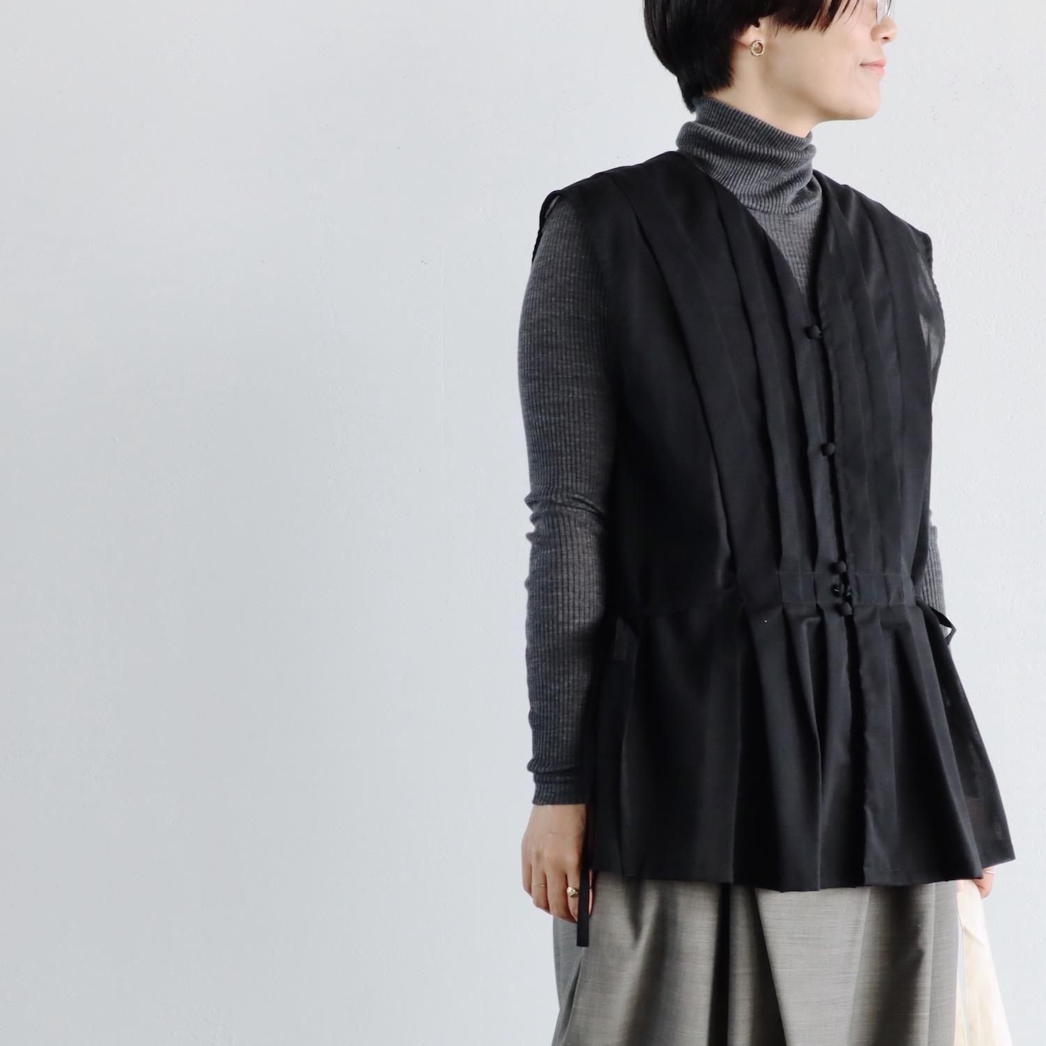 the last flower of the afternoon  Sleeveless Tucked Blouse BLACK