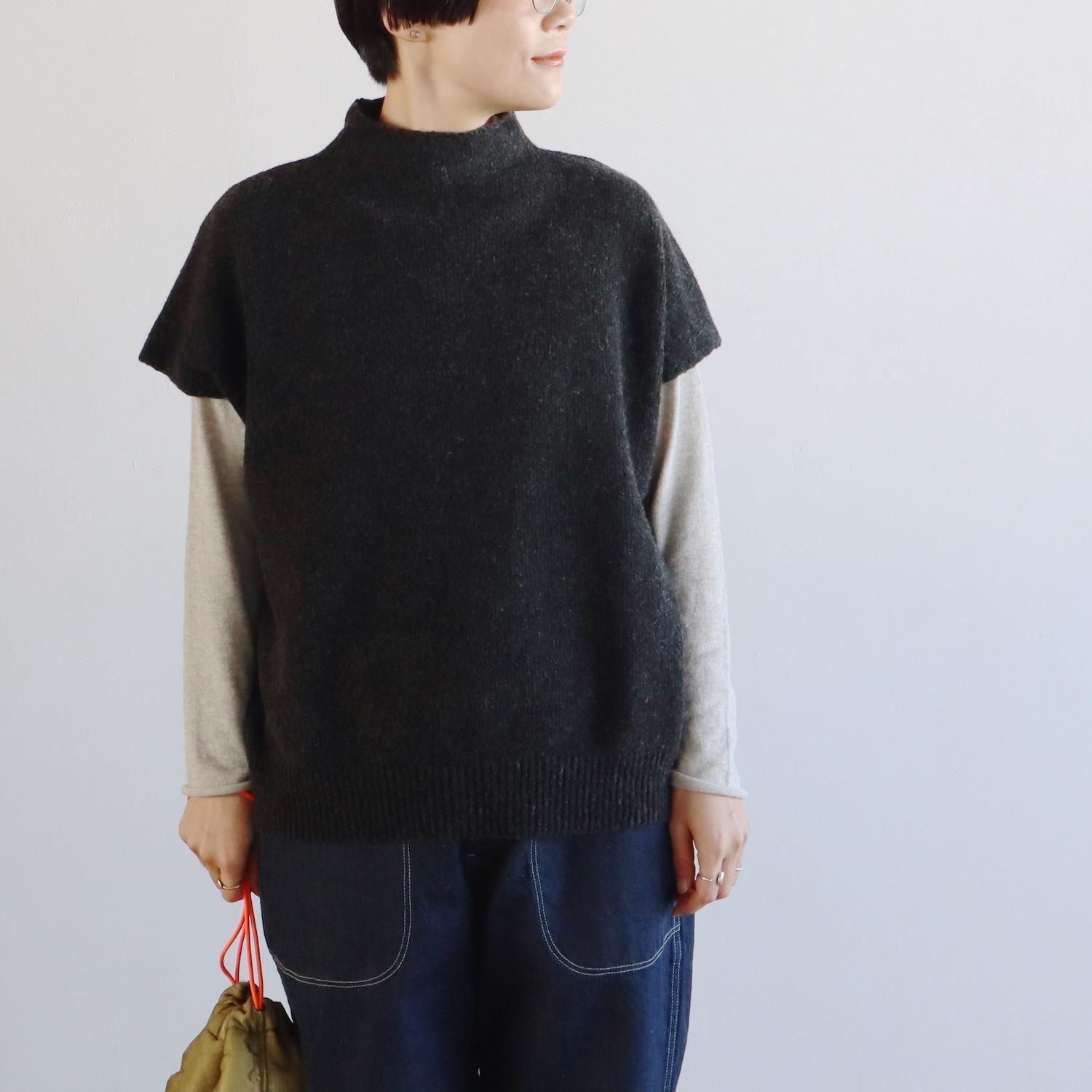 evam eva Boucle Yarn Vest CHARCOAL