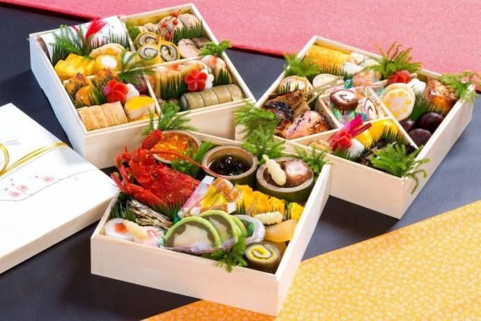 グランドサンピア八戸<br />総料理長特製<br />おせち 三段重