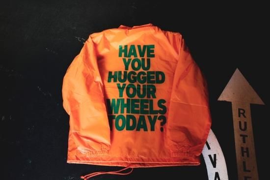 HUGGED WINDBREAKER[OR]