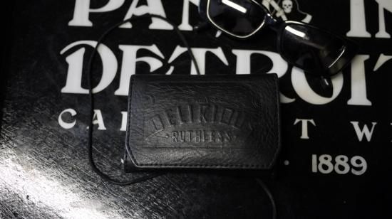 <img class='new_mark_img1' src='https://img.shop-pro.jp/img/new/icons64.gif' style='border:none;display:inline;margin:0px;padding:0px;width:auto;' />DELIRIOUS SHAG POUCH