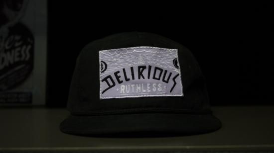 <img class='new_mark_img1' src='https://img.shop-pro.jp/img/new/icons50.gif' style='border:none;display:inline;margin:0px;padding:0px;width:auto;' />DELIRIOUS Patch Snap back cap[BK]