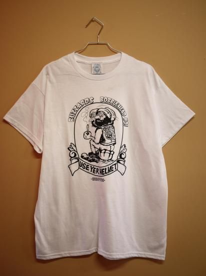 <img class='new_mark_img1' src='https://img.shop-pro.jp/img/new/icons15.gif' style='border:none;display:inline;margin:0px;padding:0px;width:auto;' />-BUZZARDS- USE YER HELMET S/S TEE[WH]